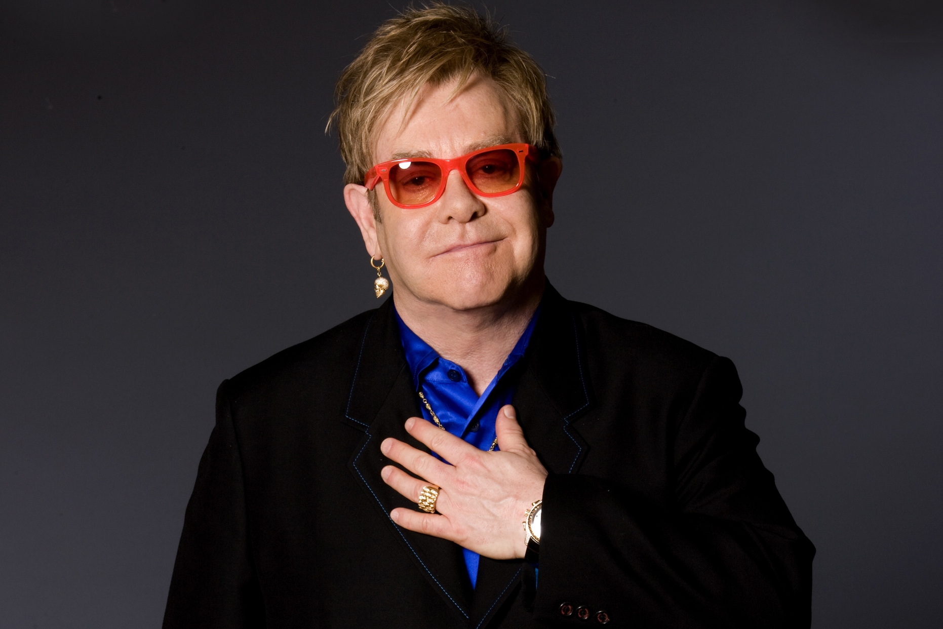 Elton John quer discutir direitos LGBTs com presidente da Russia