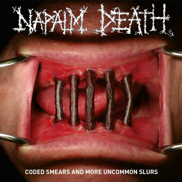 capa do disco "coded smears and more uncommon slurs" do napalm death