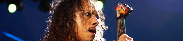 Kirk Hammett chuta garotinha do palco
