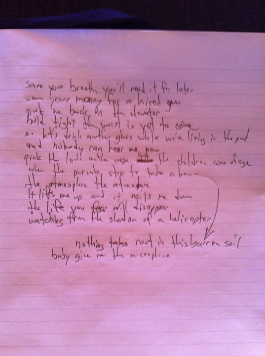 Mark Hoppus posta letra de música em seu Facebook