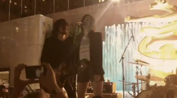 Foo Fighters participa da festa de encerramento do Saturday Night Llive