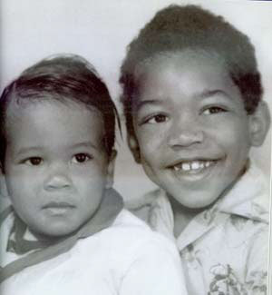 Jimi Hendrix quando era criança (à direita)