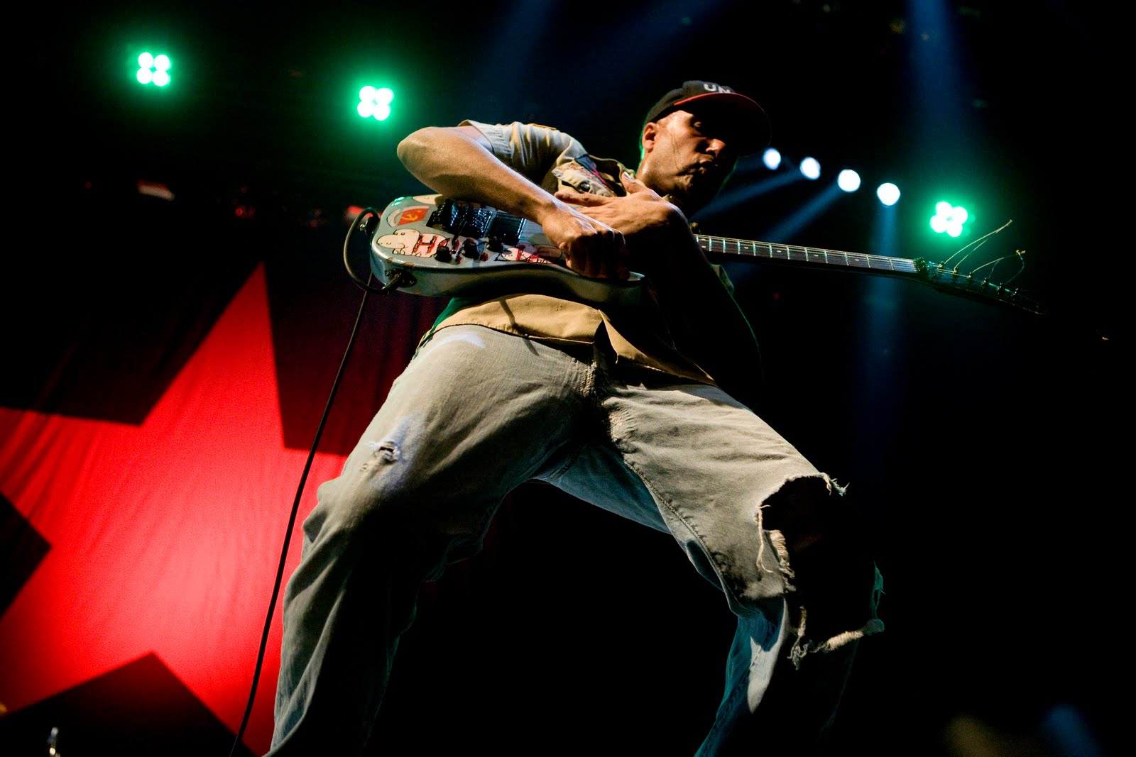Tom Morello comemoraria os 20 anos do primeiro disco do RATM com uma turnê mundial