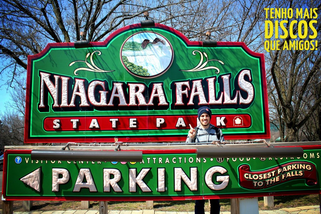 Hard Rock Cafe fica em frente da entrada do Niagara Falls State Park