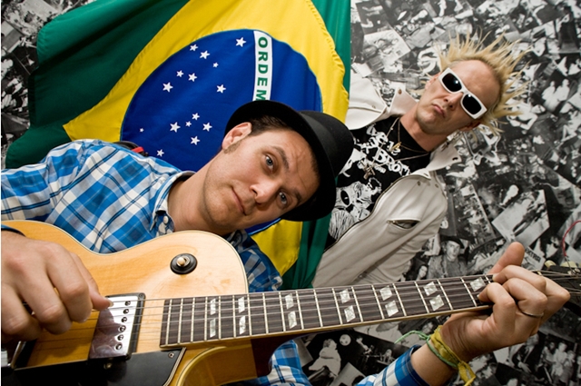 Brothers of Brazil lançam clipe da música "Favorite Flavors"
