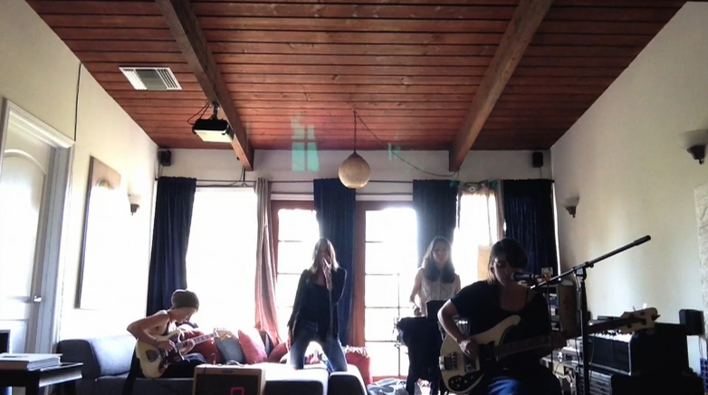 Warpaint grava vídeo caseiro para seu novo single