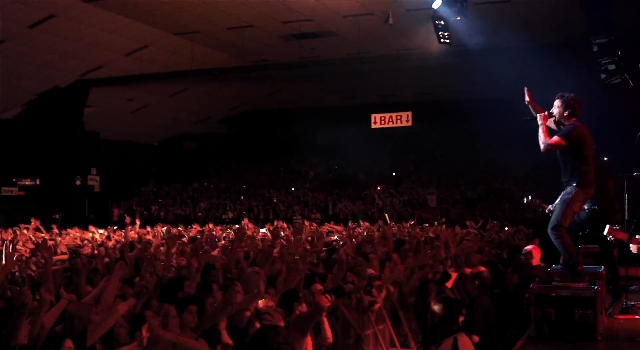 Simple Plan libera vídeo de show na íntegra