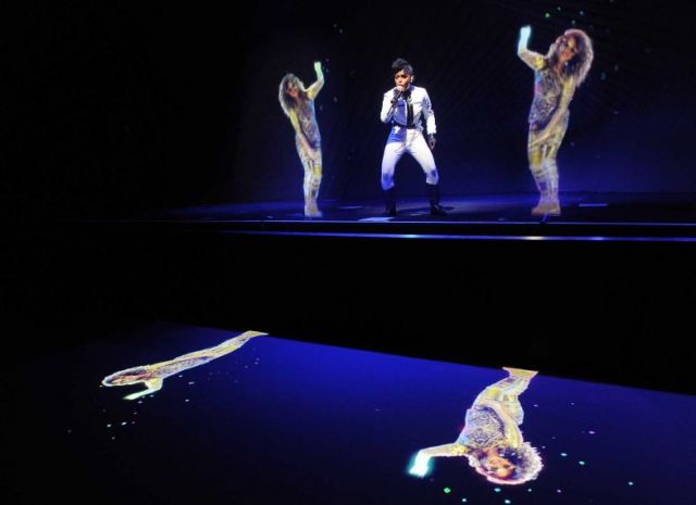 Janelle Monáe e M.I.A fazem dueto via holograma