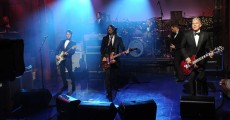 Foo Fighters faz apresentação na despedida de David Letterman