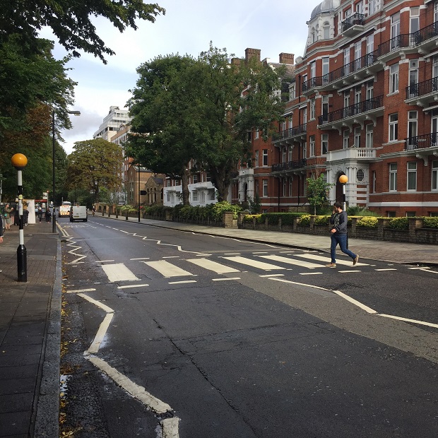 Tony Aiex na faixa de Abbey Road