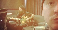 Tim Armstrong (Rancid) grava participação em novo disco do Blink-182
