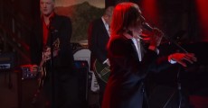 Iggy Pop e Josh Homme tocam nova música em programa de TV