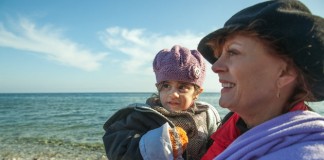 Susan Sarandon recebe refugiados na Grécia