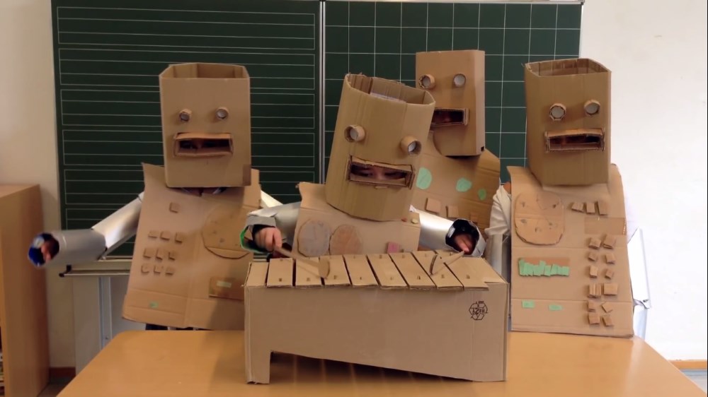 Crianças de escola alemã prestam homenagem ao Kraftwerk