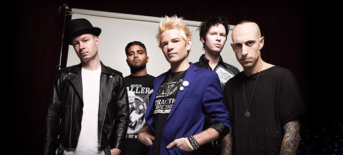 Sum 41 apresenta ao público seu novo baterista