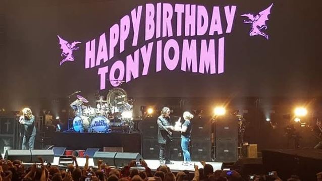 Black Sabbath canta parabéns para Tony Iommi no seu aniversário