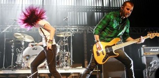 Paramore está em disputa judicial com Jeremy Davis, o ex-baixista