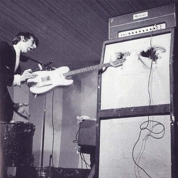 Pete Townshend destrói um amplificador Marshall
