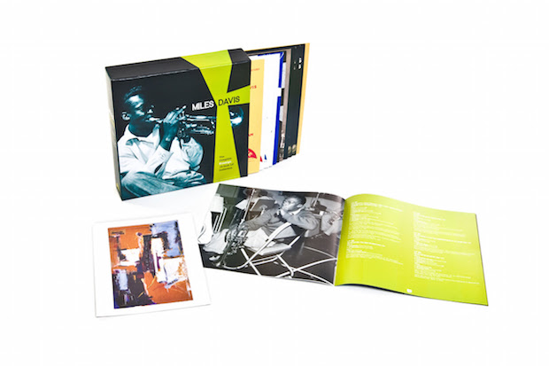 Caixa da Prestige com discos de Miles Davis