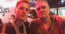Morrissey vai a show do Rancid e tira selfies com vocalista do H2O