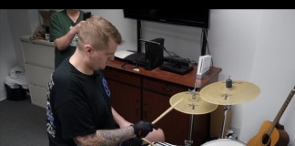 Baterista do The Ghost Inside toca seu instrumento pela primeira vez desde acidente que o fez amputar a perna.