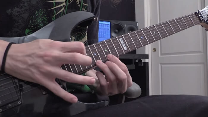 Guitarrista grava ringtone do iPhone em versão Heavy Metal