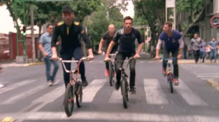 Coldplay anda de bicicleta pelo México