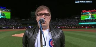 Patrick Stump canta hino dos EUA em jogo do Chicago Cubs