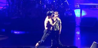 Red Hot Chili Peppers toca com o filho de Anthony Kiedis