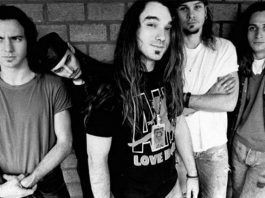 Pearl Jam com Dave Abbruzzese (ao centro)