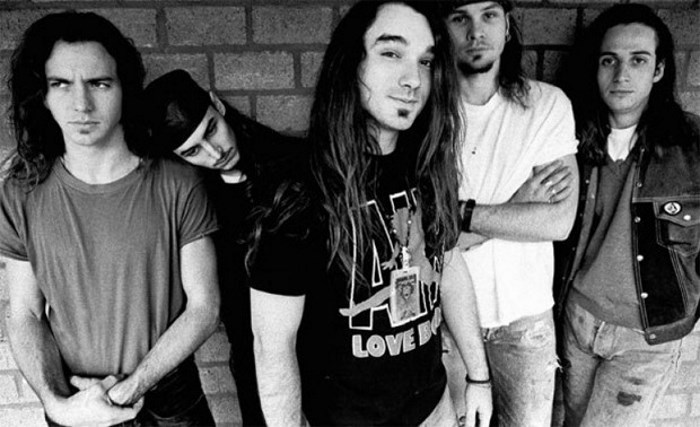 Pearl Jam com Dave Abbruzzese (ao centro)