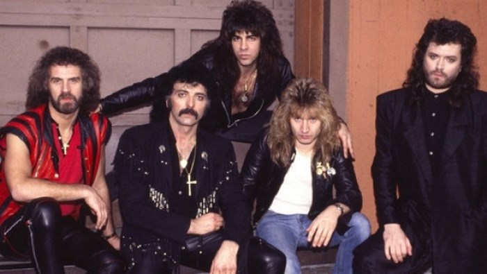 Geoff Nicholls, primeiro à esquerda, com o Black Sabbath
