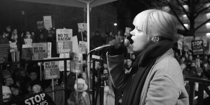 Lily Allen homenageia a Marcha das Mulheres com cover de Rufus Wainwright
