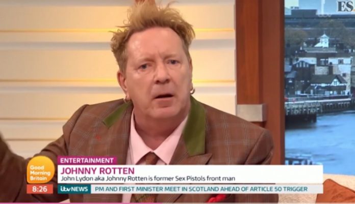 John Lydon (Sex Pistols) defende Brexit e Trump em nova entrevista; assista