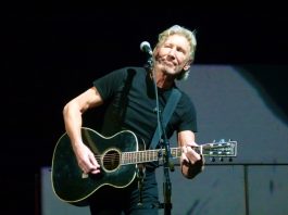 Roger Waters toca The Wall em 2010