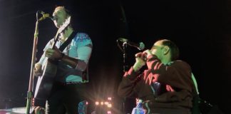 Coldplay toca com fã cadeirante