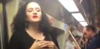 Atriz canta "Evidências" no metrô