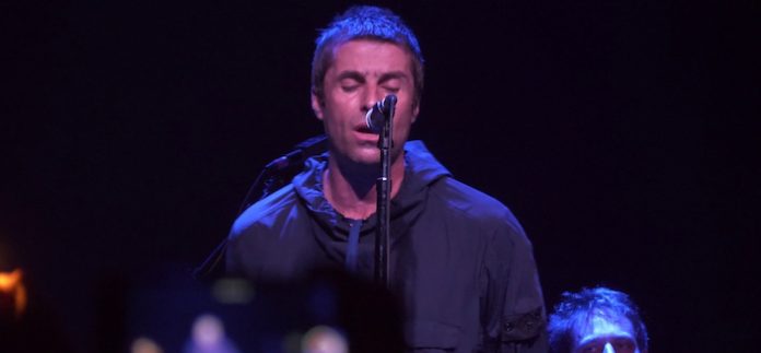 Liam Gallagher tocando na Rough Trade em Nova York