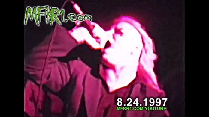 Corey Taylor com o Slipknot em 1997
