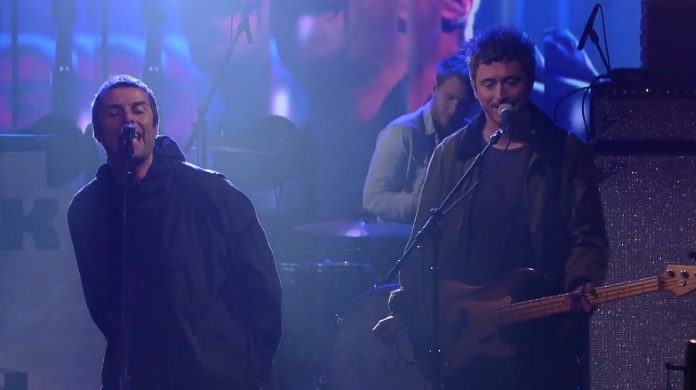 Liam Gallagher no programa de Stephen Colbert
