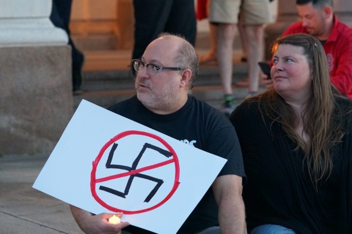 Protesto contra neonazistas