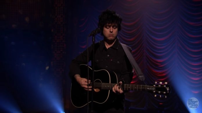 Billie Joe toca Green Day no programa de Jimmy Fallon