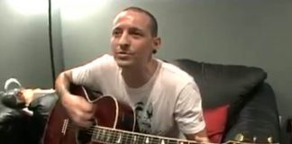 Chester Bennington no camarim do Linkin Park