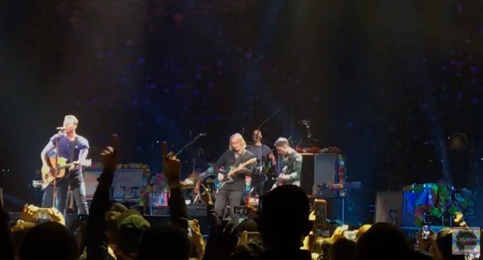 Coldplay faz cover de Tom Petty com Peter Buck