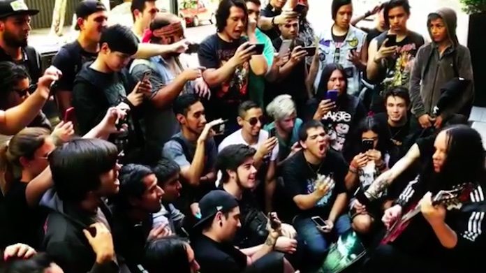 Joey Jordison enturma e faz jam com fãs do Slipknot na Argentina