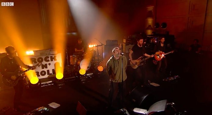 Liam Gallagher toca Some Might Say para a BBC