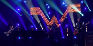 Weezer no programa de James Corden