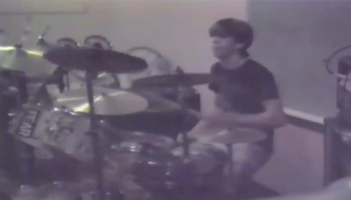 Dave Grohl na bateria, 1985