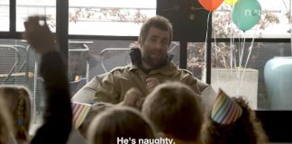 Liam Gallagher é entrevistado por crianças