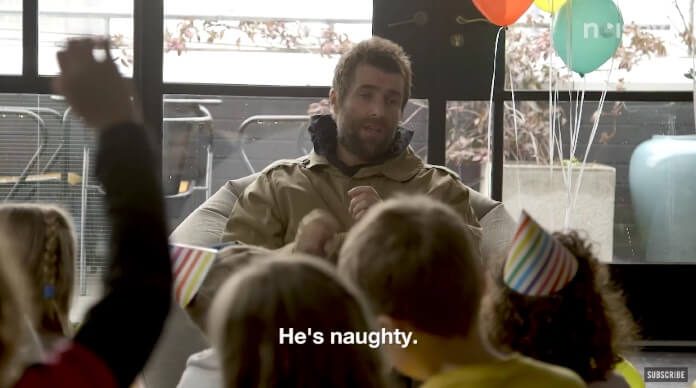Liam Gallagher é entrevistado por crianças